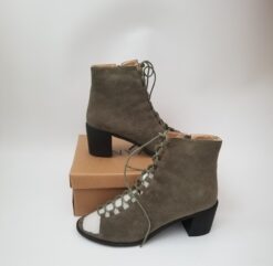 Pip-toe Strap Sandals